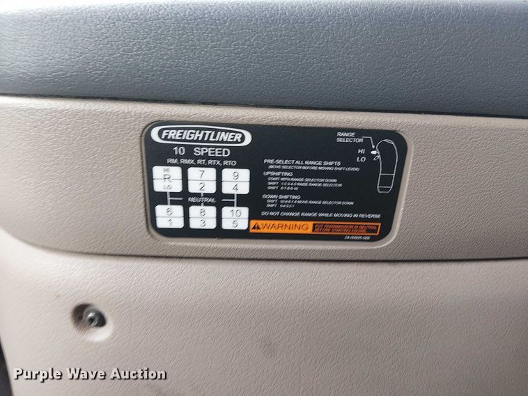 image for item EG1681 2016 Freightliner Cascadia semi truck