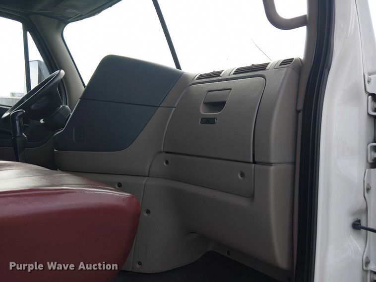 image for item EG1681 2016 Freightliner Cascadia semi truck