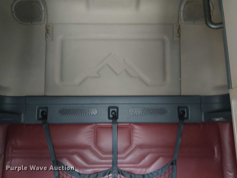 image for item EG1681 2016 Freightliner Cascadia semi truck