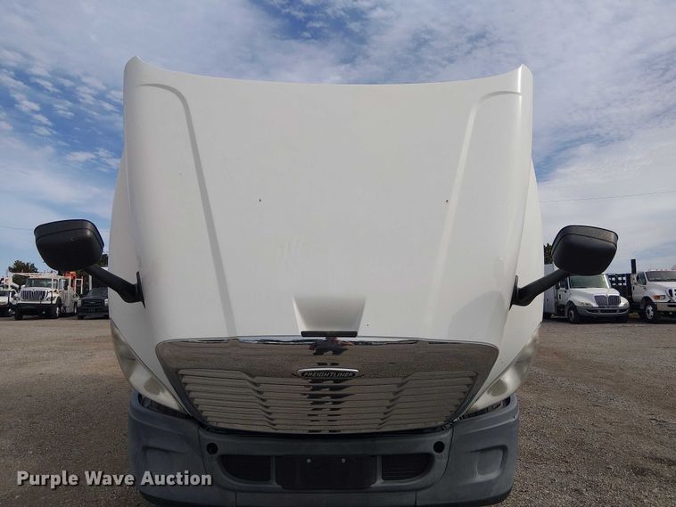 image for item EG1681 2016 Freightliner Cascadia semi truck