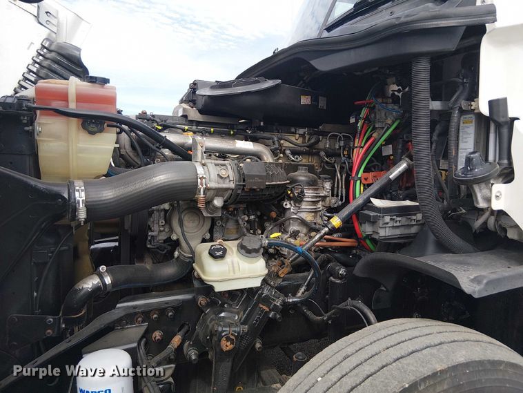 image for item EG1681 2016 Freightliner Cascadia semi truck