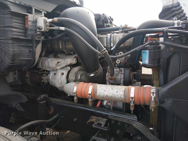 image for item EG1681 2016 Freightliner Cascadia semi truck