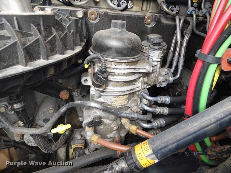 image for item EG1681 2016 Freightliner Cascadia semi truck