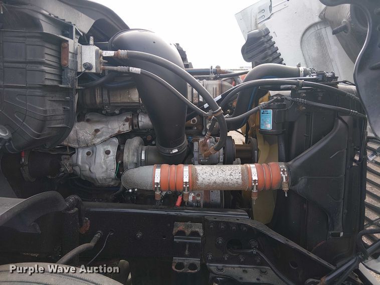 image for item EG1681 2016 Freightliner Cascadia semi truck