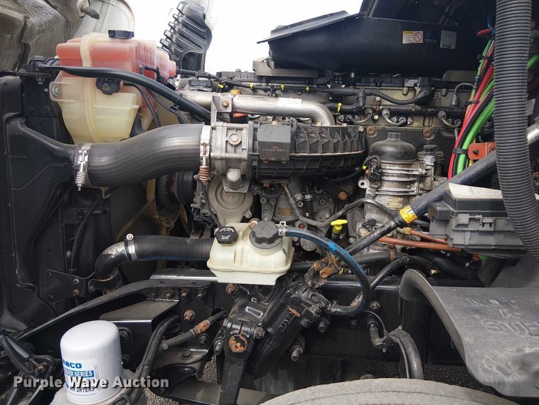 image for item EG1681 2016 Freightliner Cascadia semi truck