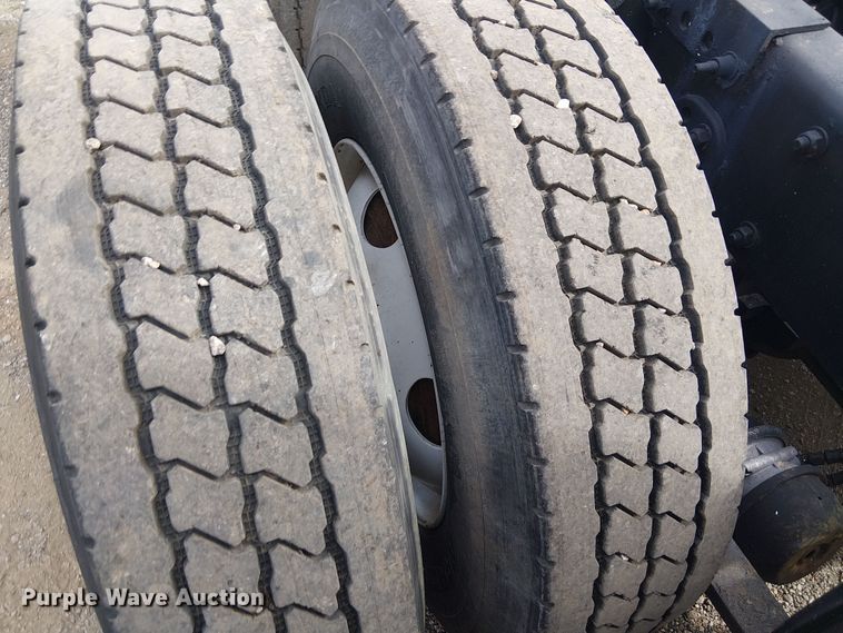 image for item EG1681 2016 Freightliner Cascadia semi truck