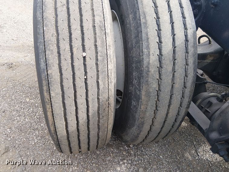 image for item EG1681 2016 Freightliner Cascadia semi truck