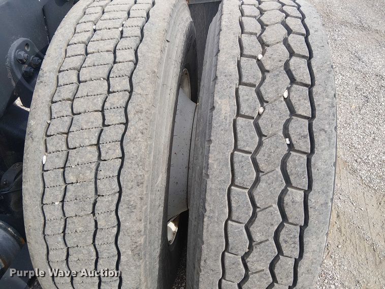 image for item EG1681 2016 Freightliner Cascadia semi truck