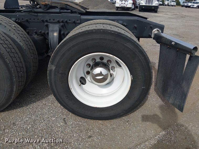 image for item EG1681 2016 Freightliner Cascadia semi truck