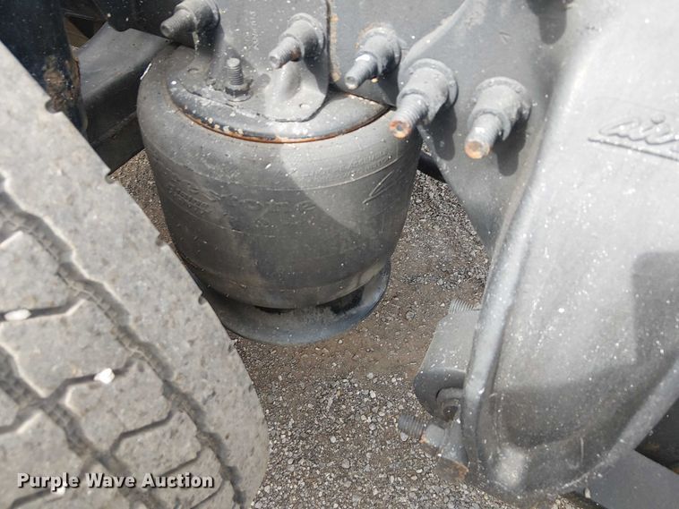 image for item EG1681 2016 Freightliner Cascadia semi truck