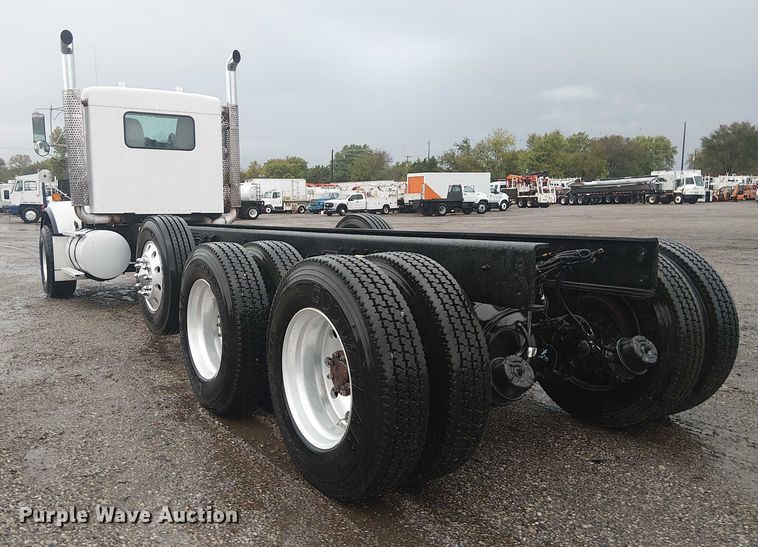 image for item EG1686 2009 Kenworth T800 truck cab and chassis