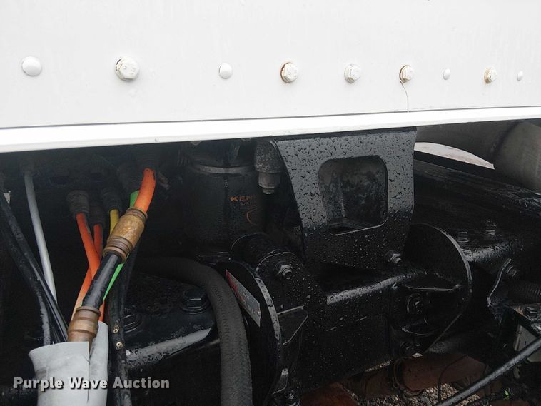 image for item EG1686 2009 Kenworth T800 truck cab and chassis