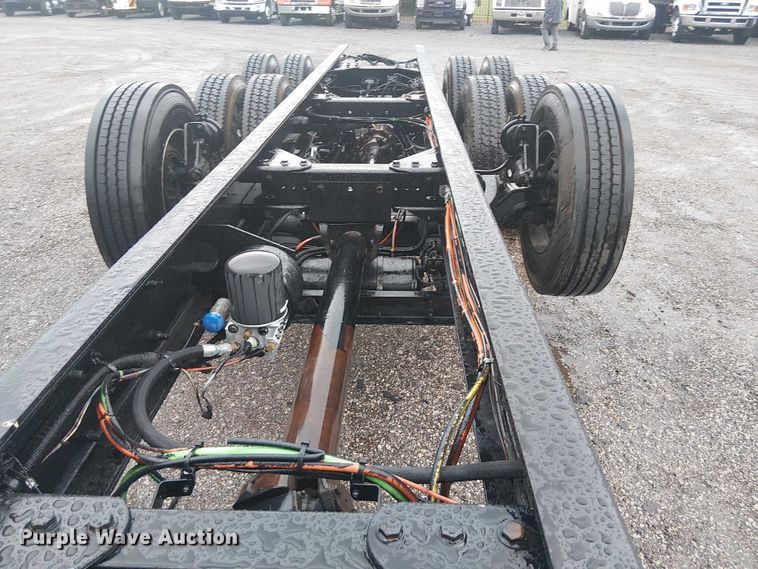 image for item EG1686 2009 Kenworth T800 truck cab and chassis