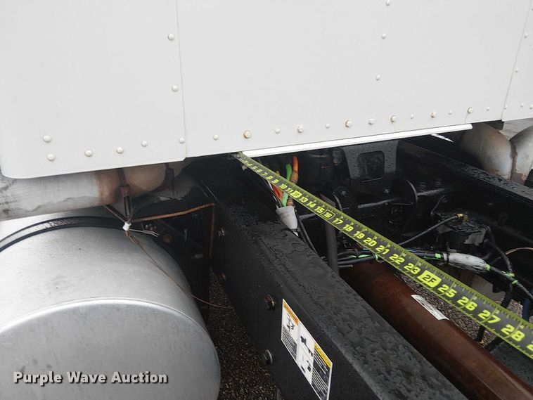 image for item EG1686 2009 Kenworth T800 truck cab and chassis