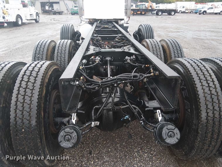 image for item EG1686 2009 Kenworth T800 truck cab and chassis