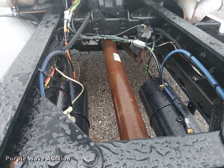 image for item EG1686 2009 Kenworth T800 truck cab and chassis