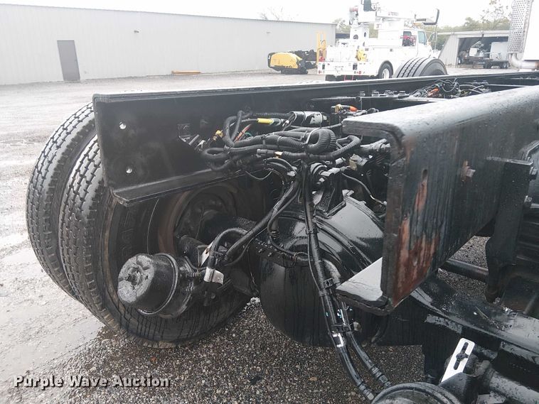 image for item EG1686 2009 Kenworth T800 truck cab and chassis