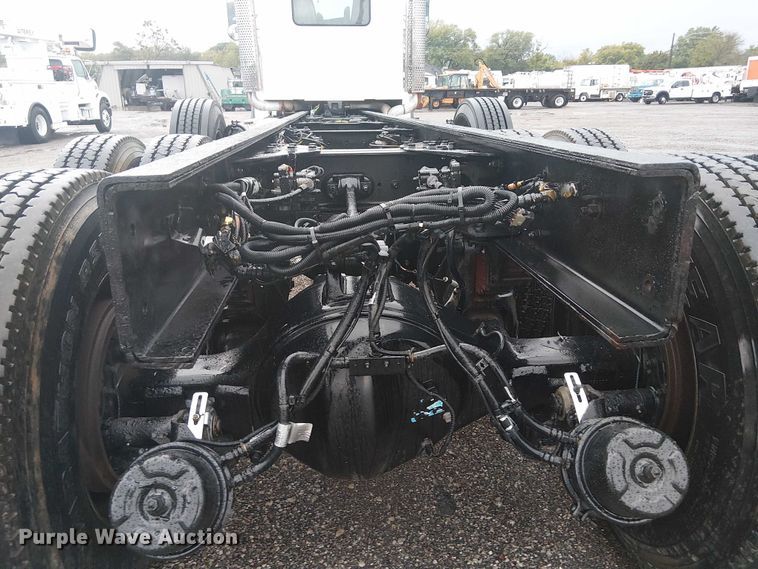 image for item EG1686 2009 Kenworth T800 truck cab and chassis