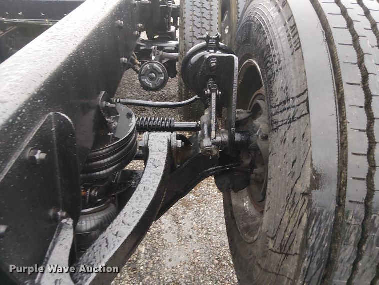 image for item EG1686 2009 Kenworth T800 truck cab and chassis