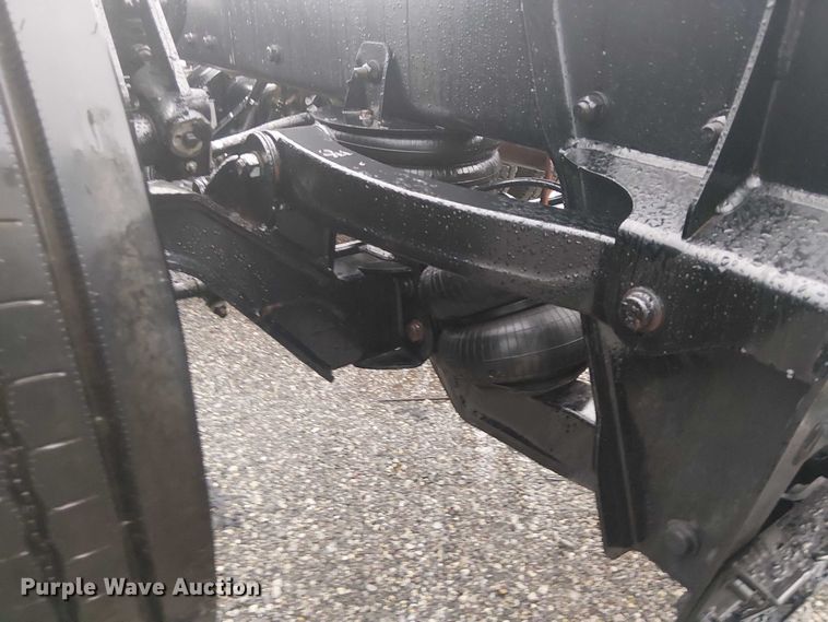 image for item EG1686 2009 Kenworth T800 truck cab and chassis