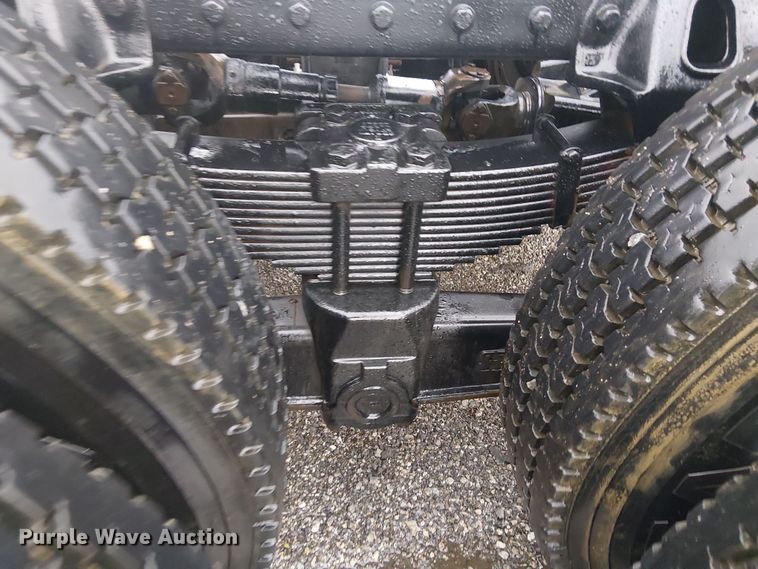 image for item EG1686 2009 Kenworth T800 truck cab and chassis