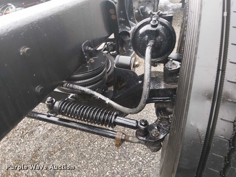 image for item EG1686 2009 Kenworth T800 truck cab and chassis