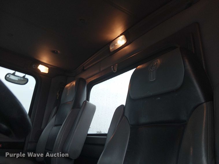 image for item EG1686 2009 Kenworth T800 truck cab and chassis