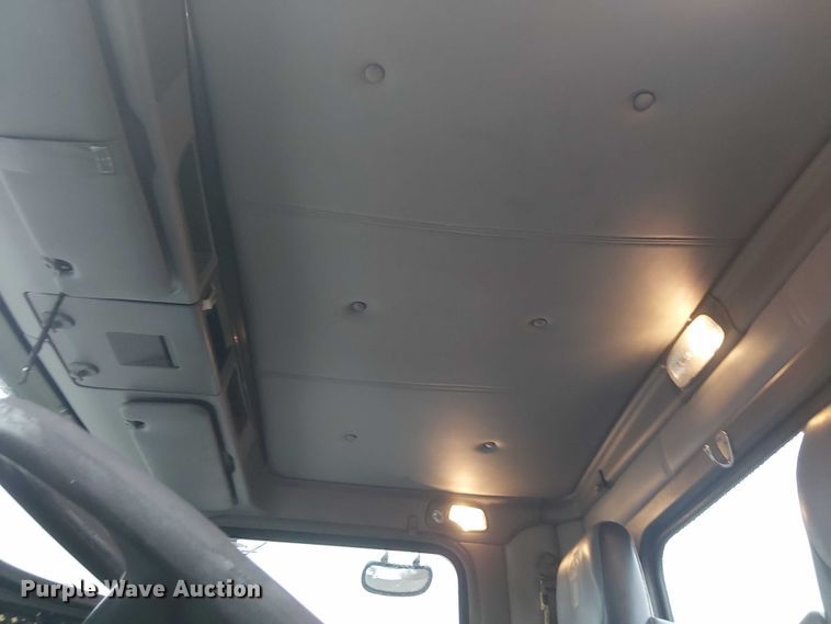 image for item EG1686 2009 Kenworth T800 truck cab and chassis