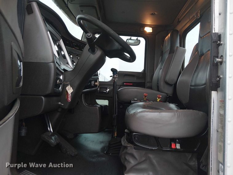 image for item EG1686 2009 Kenworth T800 truck cab and chassis