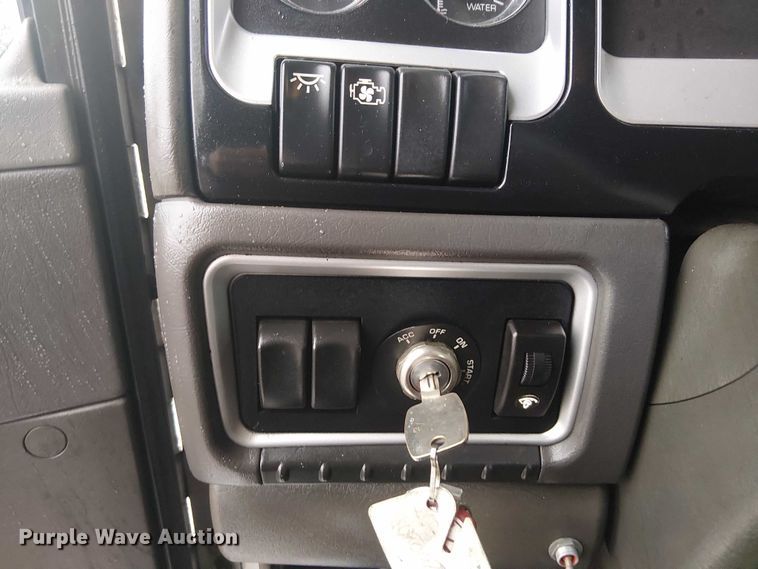 image for item EG1686 2009 Kenworth T800 truck cab and chassis