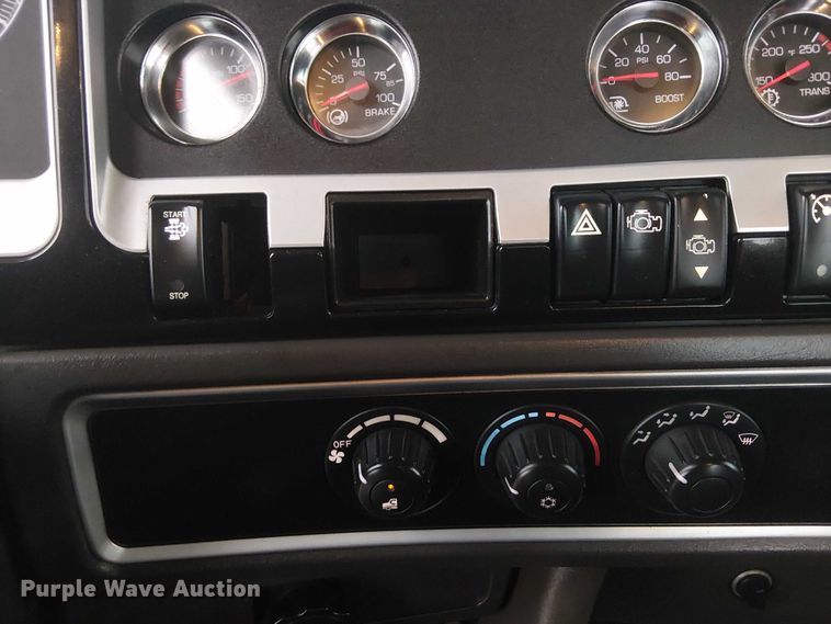 image for item EG1686 2009 Kenworth T800 truck cab and chassis