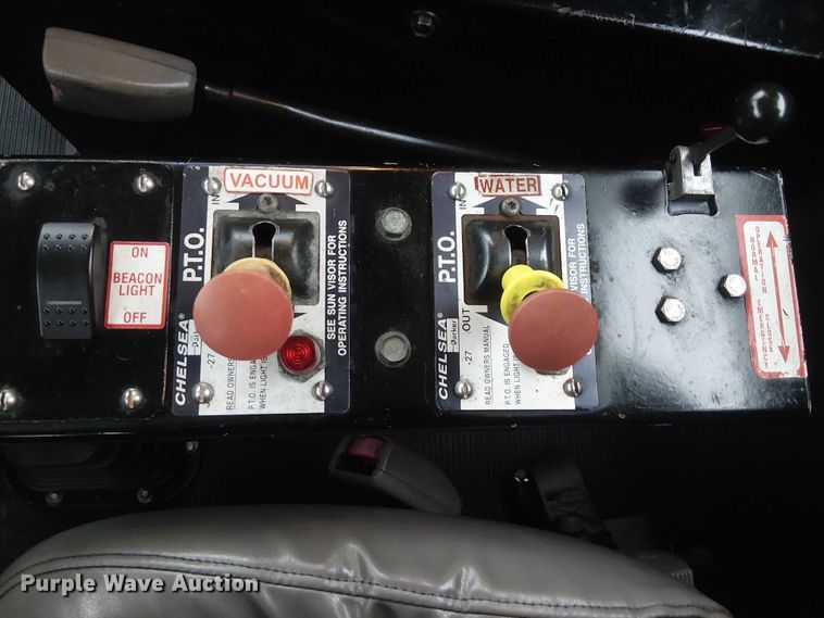 image for item EG1686 2009 Kenworth T800 truck cab and chassis