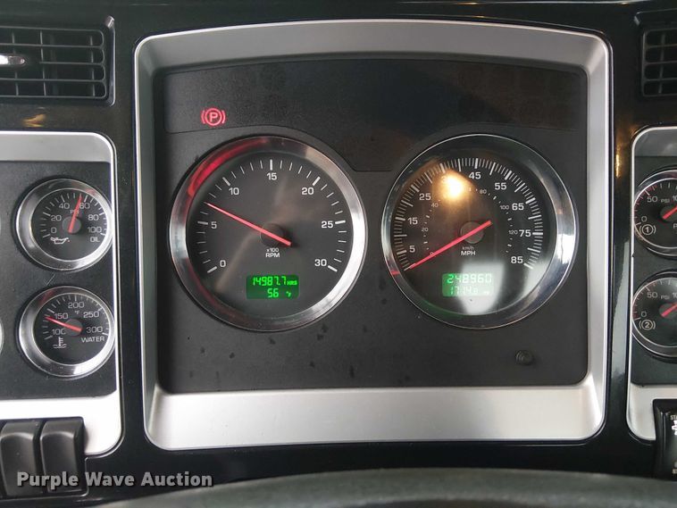 image for item EG1686 2009 Kenworth T800 truck cab and chassis