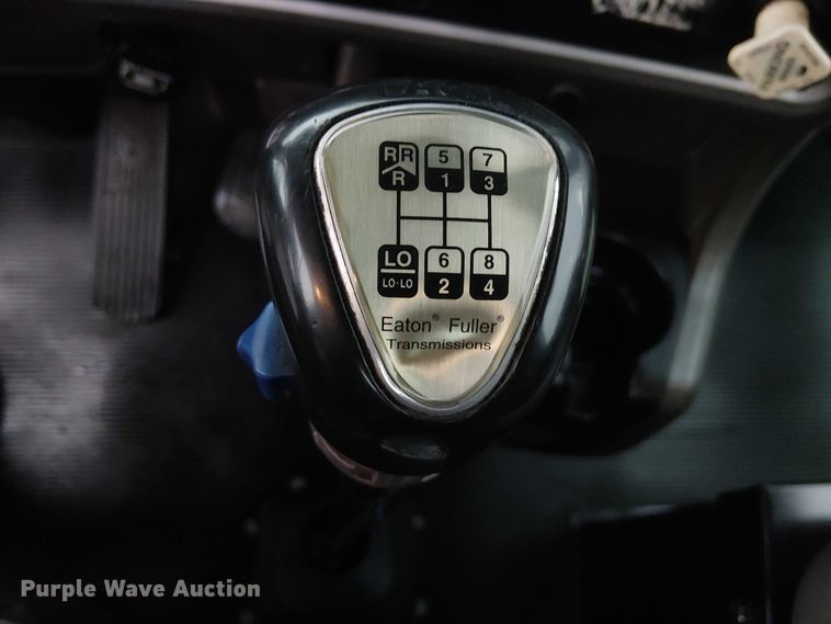 image for item EG1686 2009 Kenworth T800 truck cab and chassis