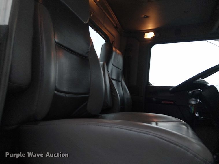 image for item EG1686 2009 Kenworth T800 truck cab and chassis