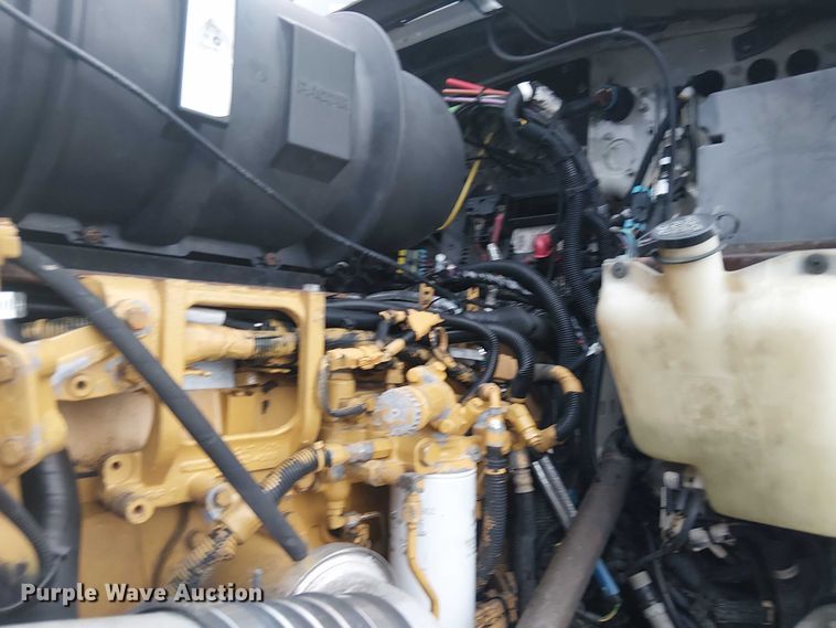 image for item EG1686 2009 Kenworth T800 truck cab and chassis