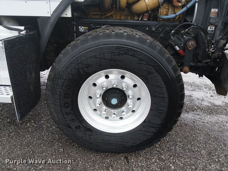 image for item EG1686 2009 Kenworth T800 truck cab and chassis