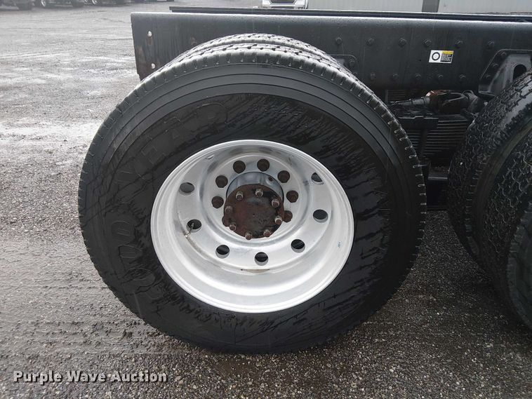 image for item EG1686 2009 Kenworth T800 truck cab and chassis