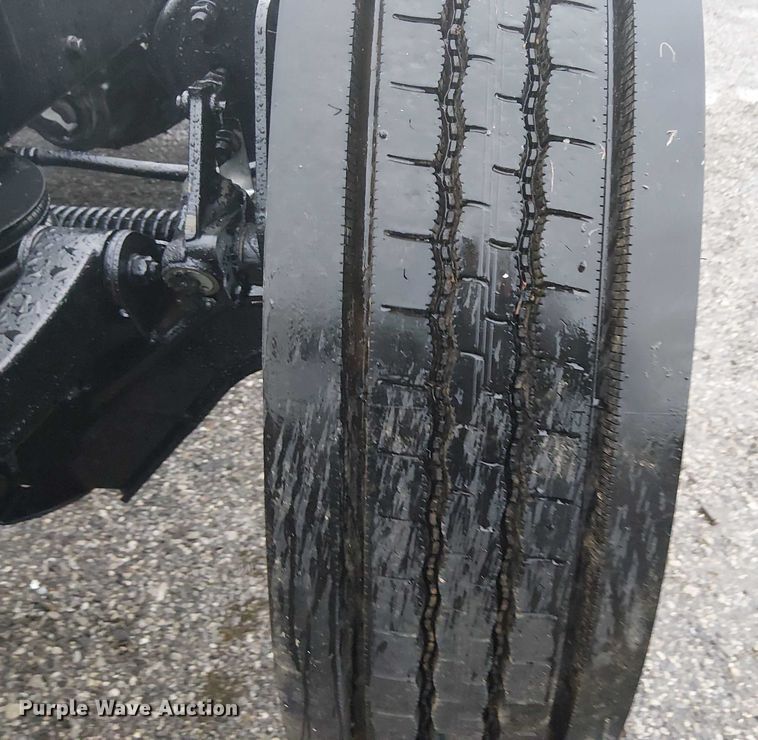 image for item EG1686 2009 Kenworth T800 truck cab and chassis