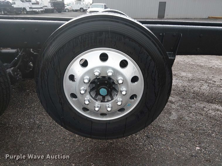 image for item EG1686 2009 Kenworth T800 truck cab and chassis