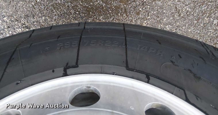 image for item EG1686 2009 Kenworth T800 truck cab and chassis