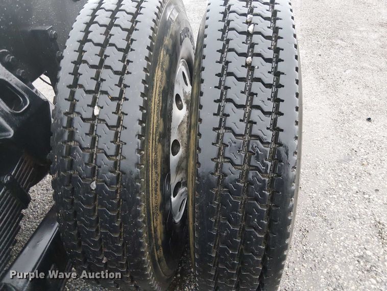 image for item EG1686 2009 Kenworth T800 truck cab and chassis