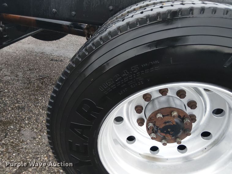 image for item EG1686 2009 Kenworth T800 truck cab and chassis