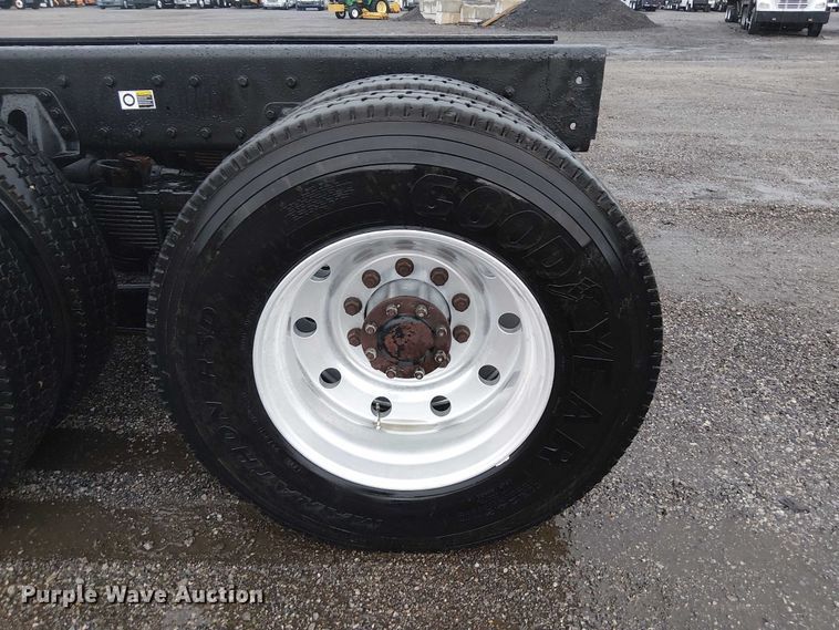 image for item EG1686 2009 Kenworth T800 truck cab and chassis