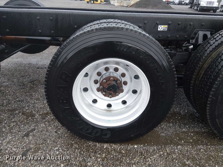 image for item EG1686 2009 Kenworth T800 truck cab and chassis