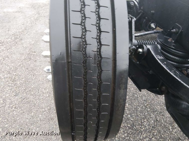 image for item EG1686 2009 Kenworth T800 truck cab and chassis