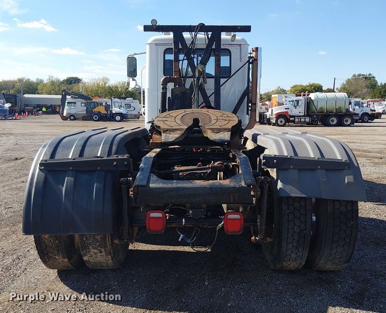 image for item EG1699 2018 Mack CHU613  semi truck