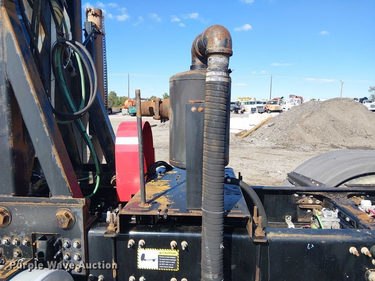 image for item EG1699 2018 Mack CHU613  semi truck