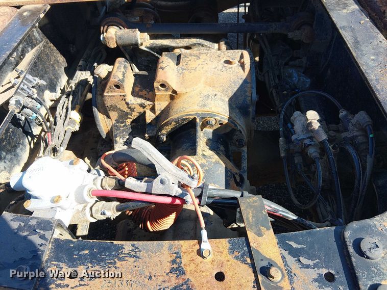 image for item EG1699 2018 Mack CHU613  semi truck