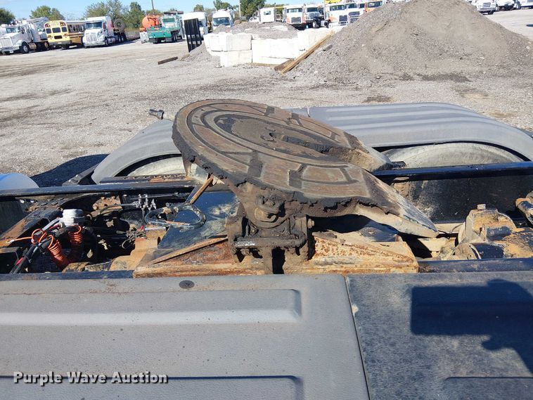 image for item EG1699 2018 Mack CHU613  semi truck